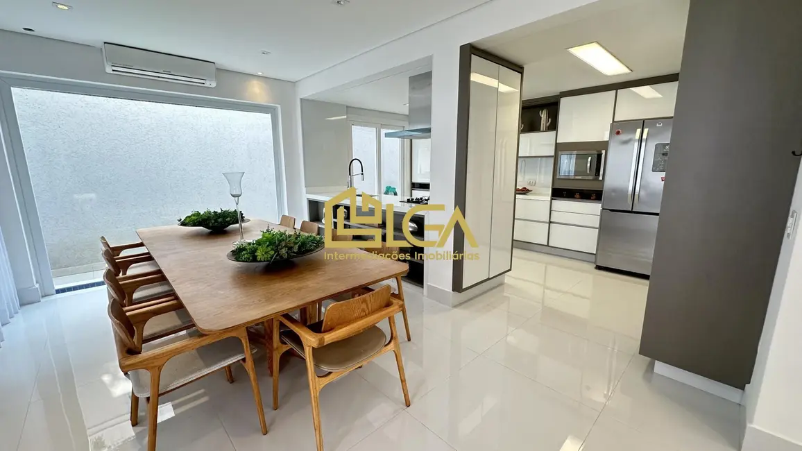 Foto 9 de Casa de Condomínio com 6 quartos à venda, 380m2 em Jardim Acapulco, Guaruja - SP