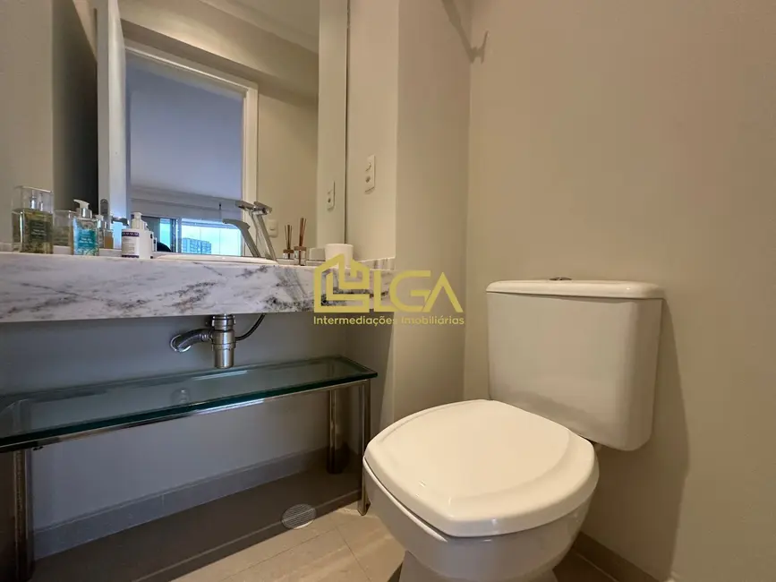 Apartamento com 3 quartos para alugar, 117m2 em Gonzaga, Santos - SP - imagem 6 Foto 6 de Apartamento com 3 quartos para alugar, 117m2 em Gonzaga, Santos - SP