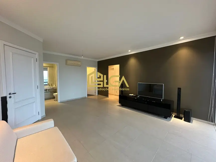 Apartamento com 3 quartos para alugar, 117m2 em Gonzaga, Santos - SP - imagem 5 Foto 5 de Apartamento com 3 quartos para alugar, 117m2 em Gonzaga, Santos - SP