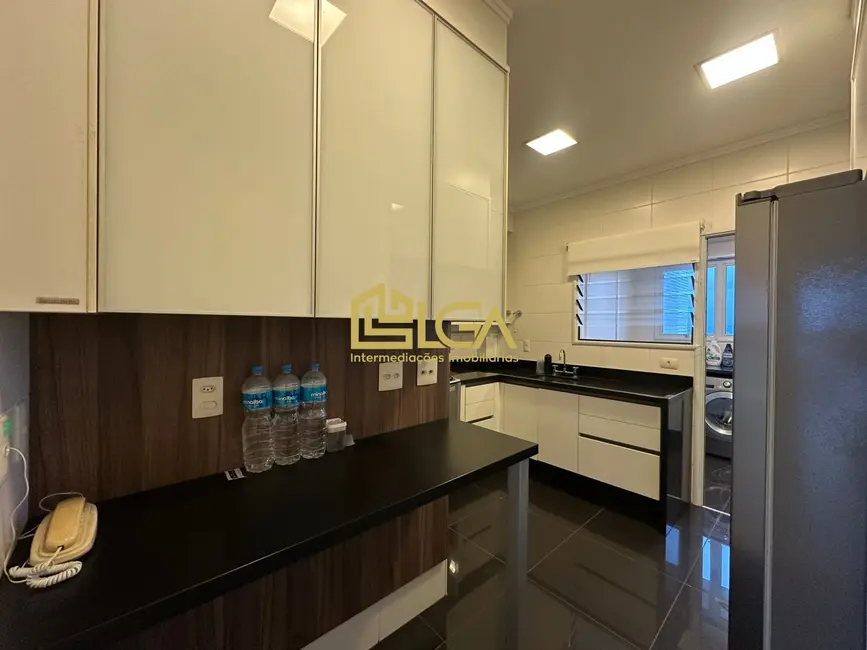 Apartamento com 3 quartos para alugar, 117m2 em Gonzaga, Santos - SP - imagem 8 Foto 8 de Apartamento com 3 quartos para alugar, 117m2 em Gonzaga, Santos - SP