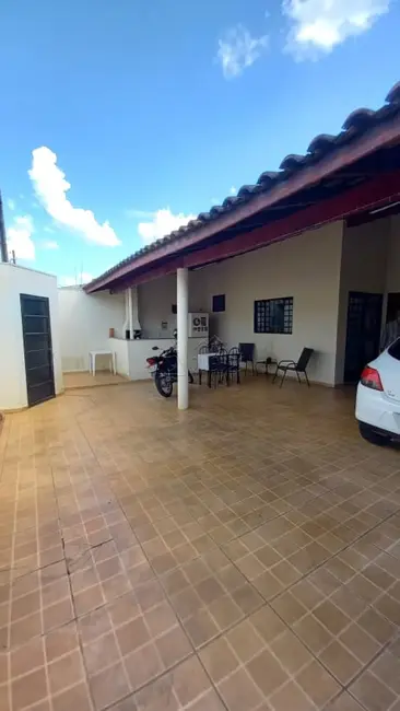 Foto 2 de Casa com 3 quartos à venda, 117m2 em Barretos - SP