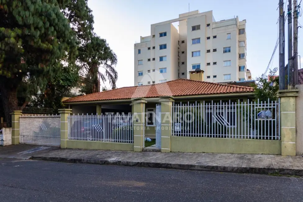 Foto 1 de Casa com 3 quartos para alugar, 427m2 em Ponta Grossa - PR