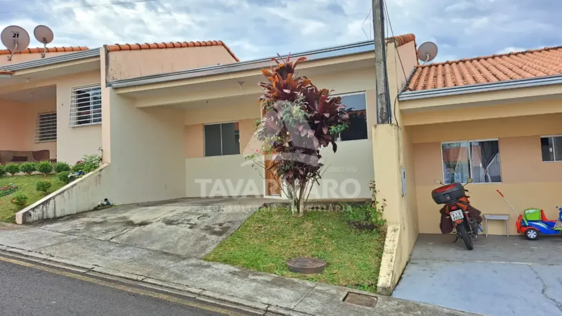 Foto 2 de Casa de Condomínio com 3 quartos à venda, 54m2 em Ponta Grossa - PR