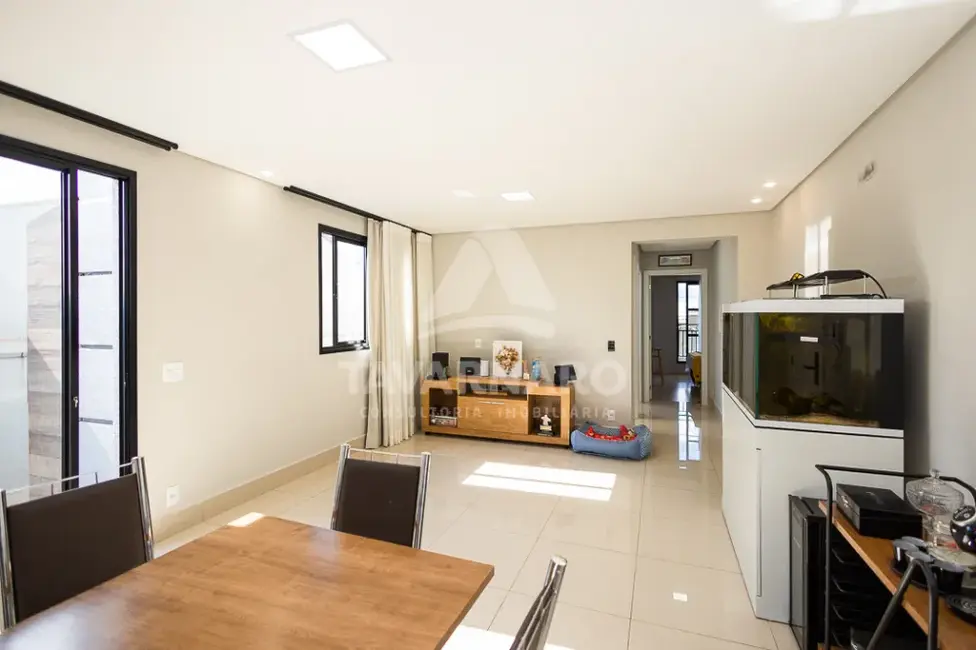 Foto 2 de Apartamento com 2 quartos à venda, 77m2 em Ponta Grossa - PR