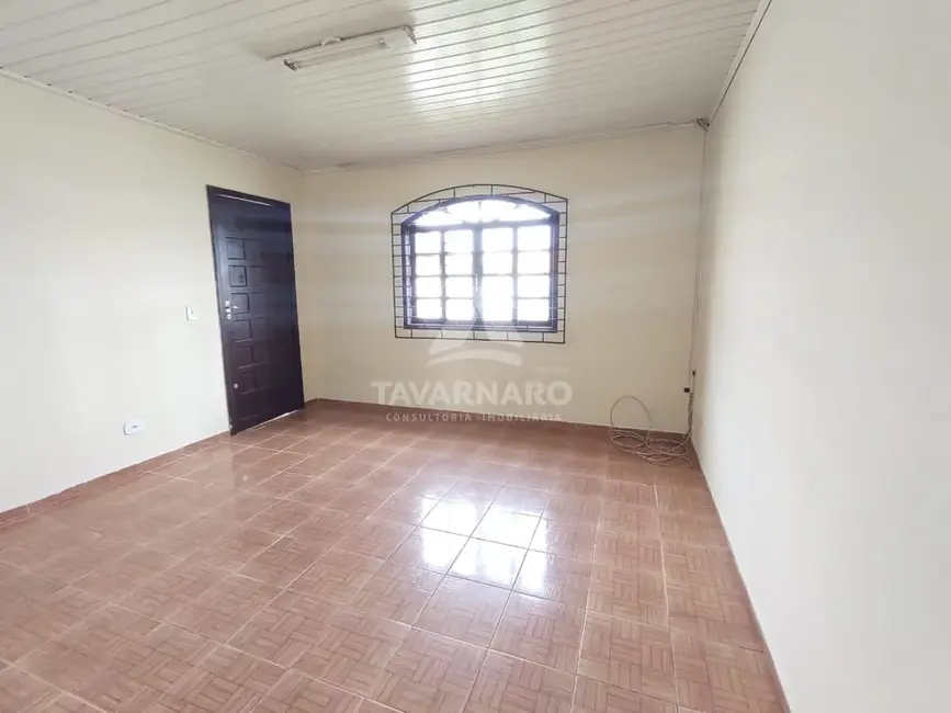 Foto 2 de Casa com 3 quartos para alugar, 221m2 em Ponta Grossa - PR