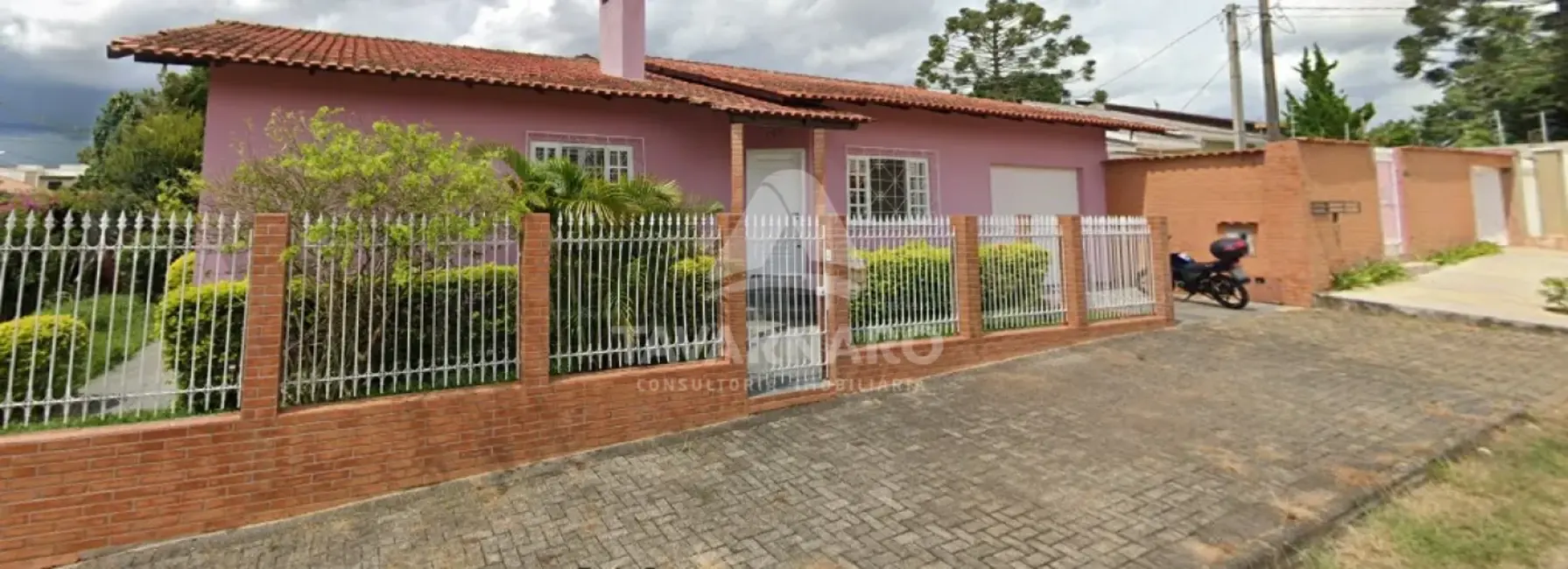 Foto 1 de Casa com 4 quartos à venda, 495m2 em Ponta Grossa - PR