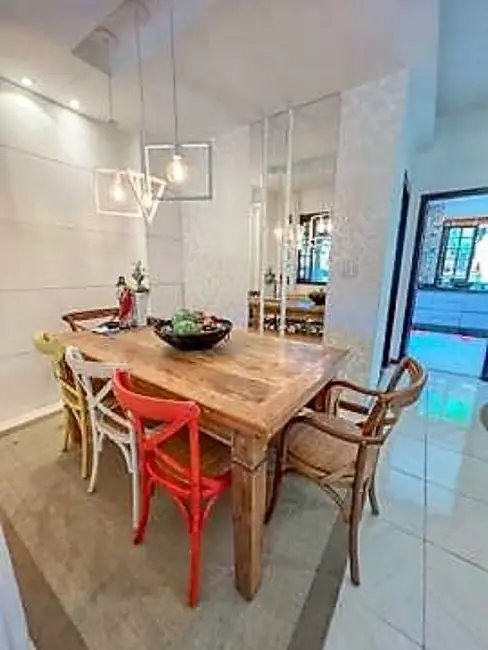 Foto 1 de Casa com 3 quartos à venda, 290m2 em Itaipu, Niteroi - RJ