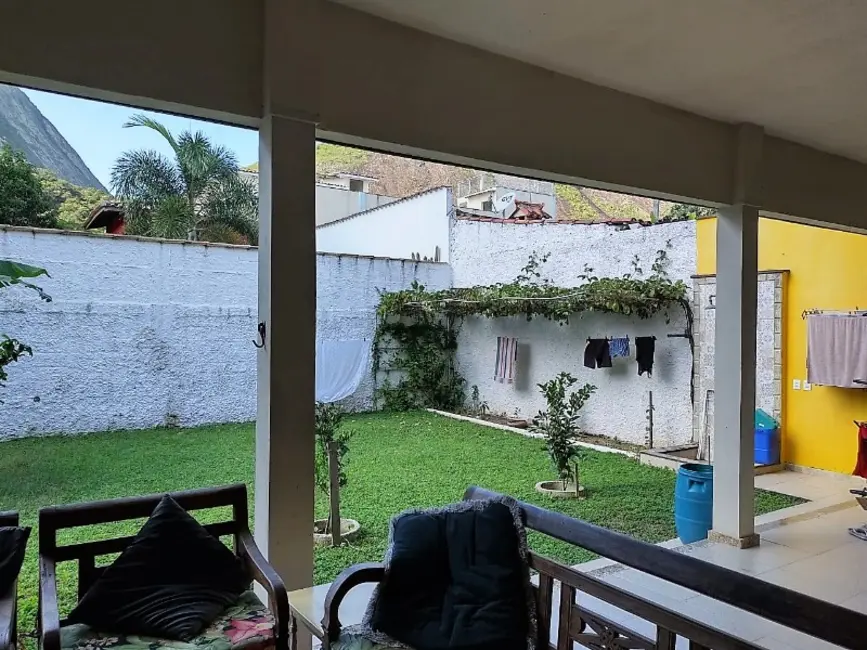 Foto 3 de Casa com 4 quartos à venda, 300m2 em Itacoatiara, Niteroi - RJ