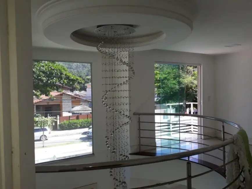 Foto 1 de Casa com 5 quartos à venda, 260m2 em Itacoatiara, Niteroi - RJ