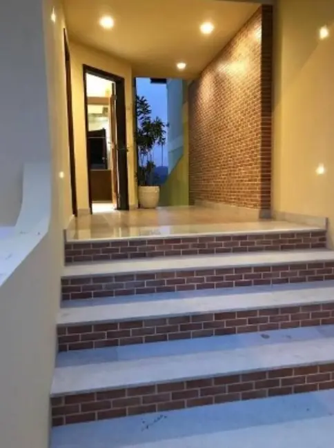 Foto 2 de Casa com 3 quartos à venda, 210m2 em Itaipu, Niteroi - RJ