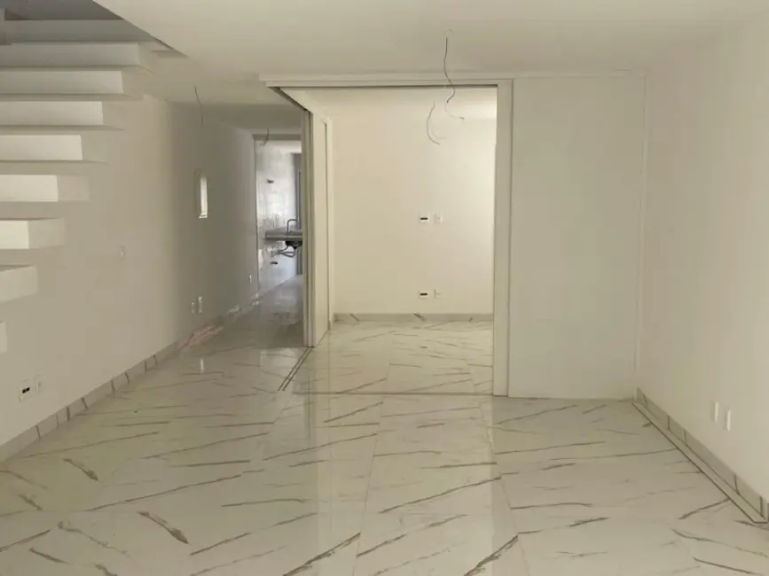 Foto 4 de Casa com 4 quartos à venda, 177m2 em Itaipu, Niteroi - RJ