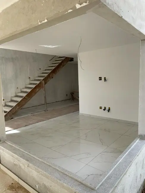 Foto 3 de Casa com 4 quartos à venda, 216m2 em Itaipu, Niteroi - RJ