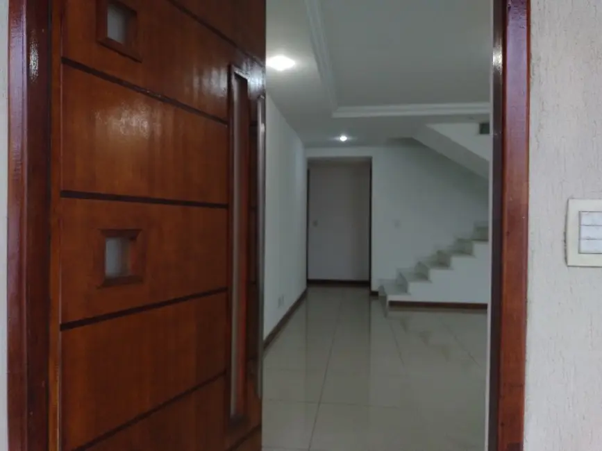Foto 2 de Casa com 4 quartos à venda, 171m2 em Piratininga, Niteroi - RJ