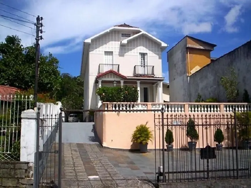 Casa com 8 quartos à venda, 600m2 em Centro, Petropolis - RJ - imagem 5 Foto 5 de Casa com 8 quartos à venda, 600m2 em Centro, Petropolis - RJ