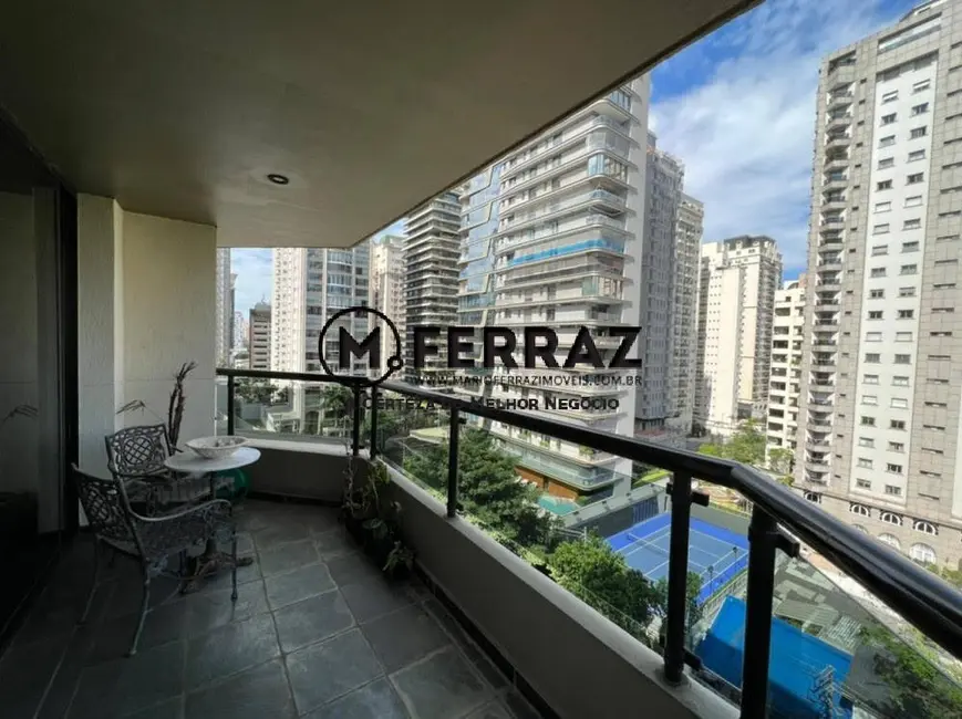Foto 2 de Apartamento com 4 quartos à venda, 220m2 em Itaim Bibi, São Paulo - SP