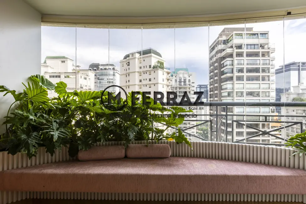 Foto 9 de Apartamento com 3 quartos à venda, 338m2 em Itaim Bibi, São Paulo - SP