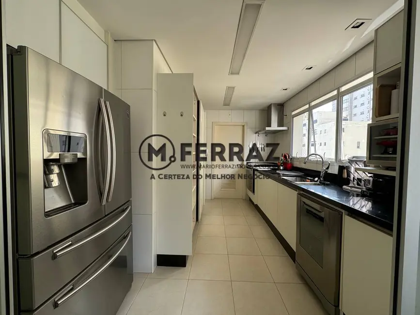 Foto 9 de Apartamento com 4 quartos à venda, 277m2 em Itaim Bibi, São Paulo - SP