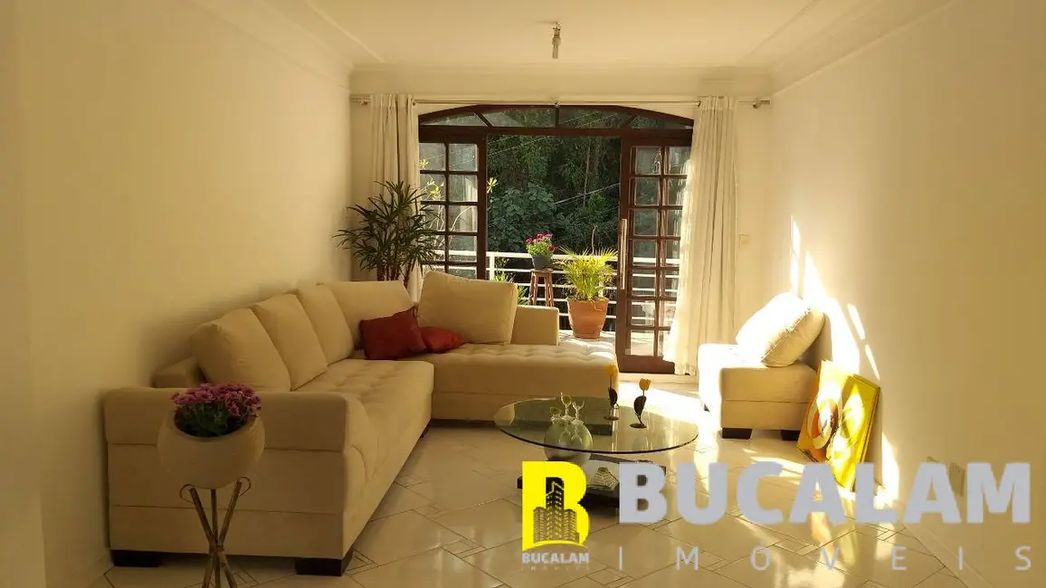 Casa com 3 quartos à venda, 300m2 em Jardim Santa Rosa, Taboao Da Serra - SP - imagem 4 Foto 4 de Casa com 3 quartos à venda, 300m2 em Jardim Santa Rosa, Taboao Da Serra - SP