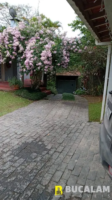 Chácara com 3 quartos à venda, 2453m2 em Jardim Convento, Itapecerica Da Serra - SP - imagem 3 Foto 3 de Chácara com 3 quartos à venda, 2453m2 em Jardim Convento, Itapecerica Da Serra - SP