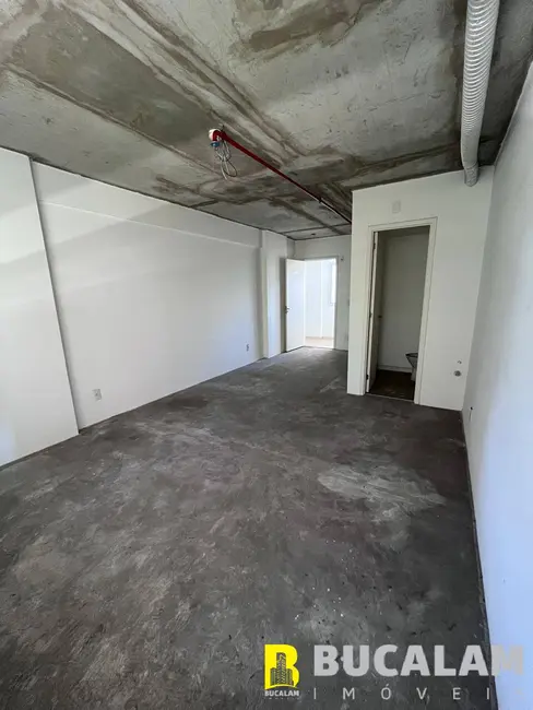 Foto 5 de Sala Comercial à venda, 28m2 em Jardim Henriqueta, Taboao Da Serra - SP