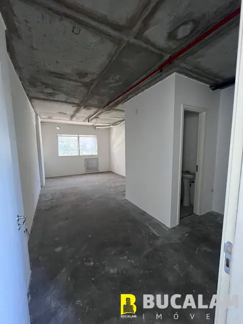 Foto 3 de Sala Comercial para alugar, 28m2 em Jardim Henriqueta, Taboao Da Serra - SP