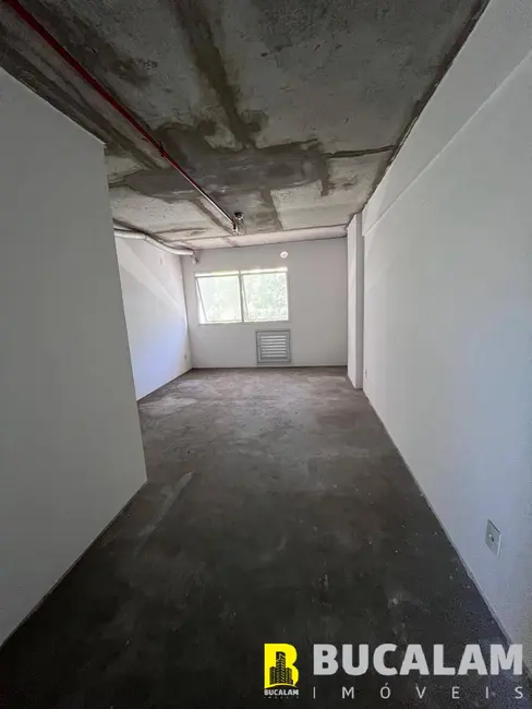 Foto 2 de Sala Comercial para alugar, 28m2 em Jardim Henriqueta, Taboao Da Serra - SP