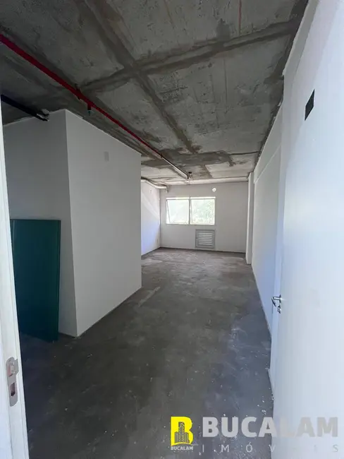 Foto 8 de Sala Comercial para alugar, 28m2 em Jardim Henriqueta, Taboao Da Serra - SP