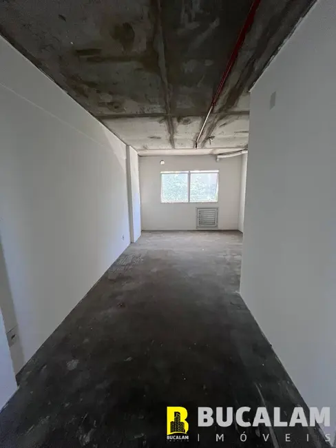 Foto 1 de Sala Comercial para alugar, 28m2 em Jardim Henriqueta, Taboao Da Serra - SP