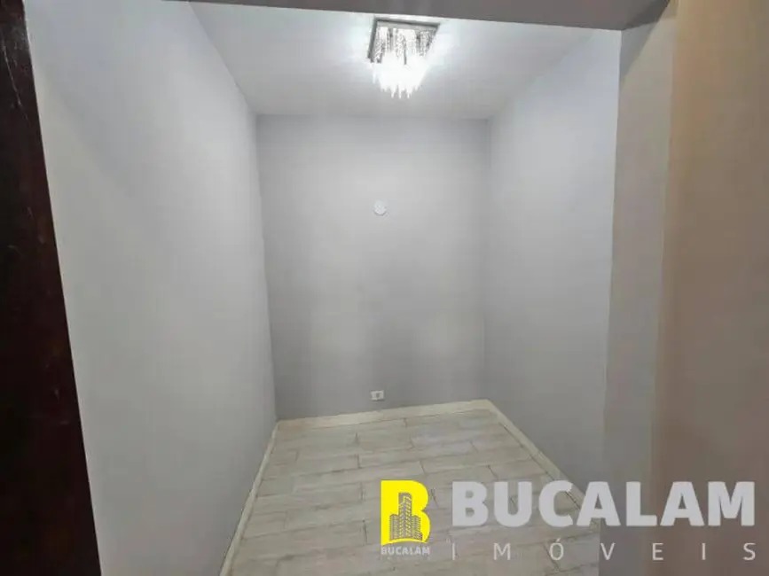 Casa com 3 quartos à venda, 250m2 em Jardim Maria Rosa, Taboao Da Serra - SP - imagem 4 Foto 4 de Casa com 3 quartos à venda, 250m2 em Jardim Maria Rosa, Taboao Da Serra - SP