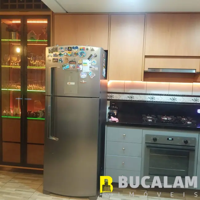 Casa com 3 quartos à venda, 300m2 em Jardim Sílvio Sampaio, Taboao Da Serra - SP - imagem 9 Foto 9 de Casa com 3 quartos à venda, 300m2 em Jardim Sílvio Sampaio, Taboao Da Serra - SP