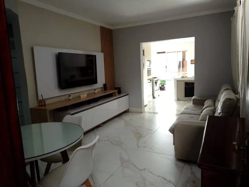 Foto 2 de Casa com 5 quartos à venda, 320m2 em Recreio Primavera, Itapecerica Da Serra - SP