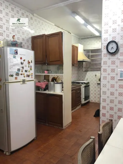 Casa com 3 quartos à venda e para alugar, 333m2 em Gonzaga, Santos - SP - imagem 6 Foto 6 de Casa com 3 quartos à venda e para alugar, 333m2 em Gonzaga, Santos - SP