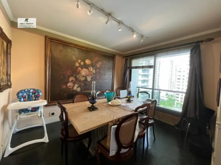 Foto 9 de Apartamento com 3 quartos à venda, 220m2 em Itaim Bibi, São Paulo - SP