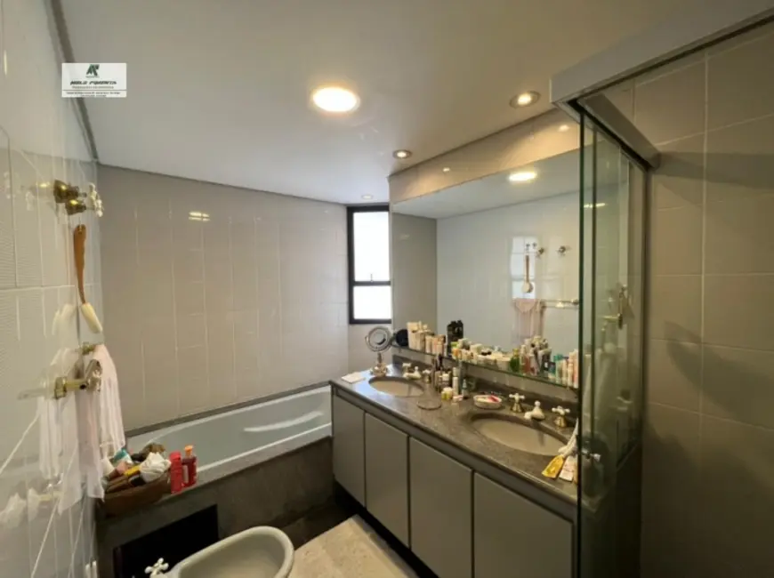 Foto 8 de Apartamento com 3 quartos à venda, 220m2 em Itaim Bibi, São Paulo - SP