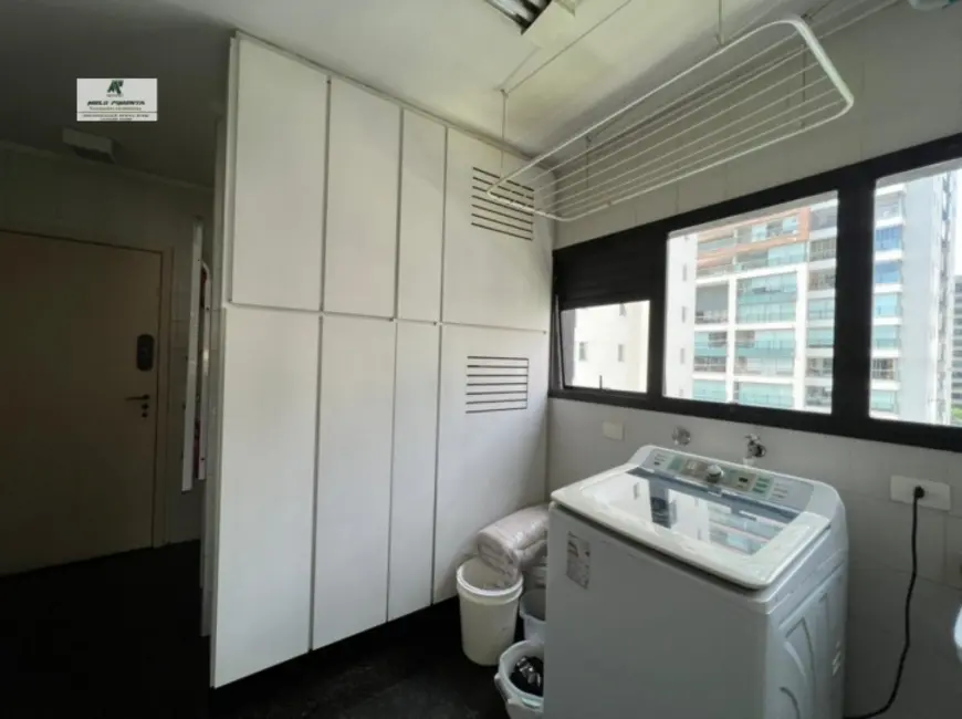 Foto 5 de Apartamento com 3 quartos à venda, 220m2 em Itaim Bibi, São Paulo - SP