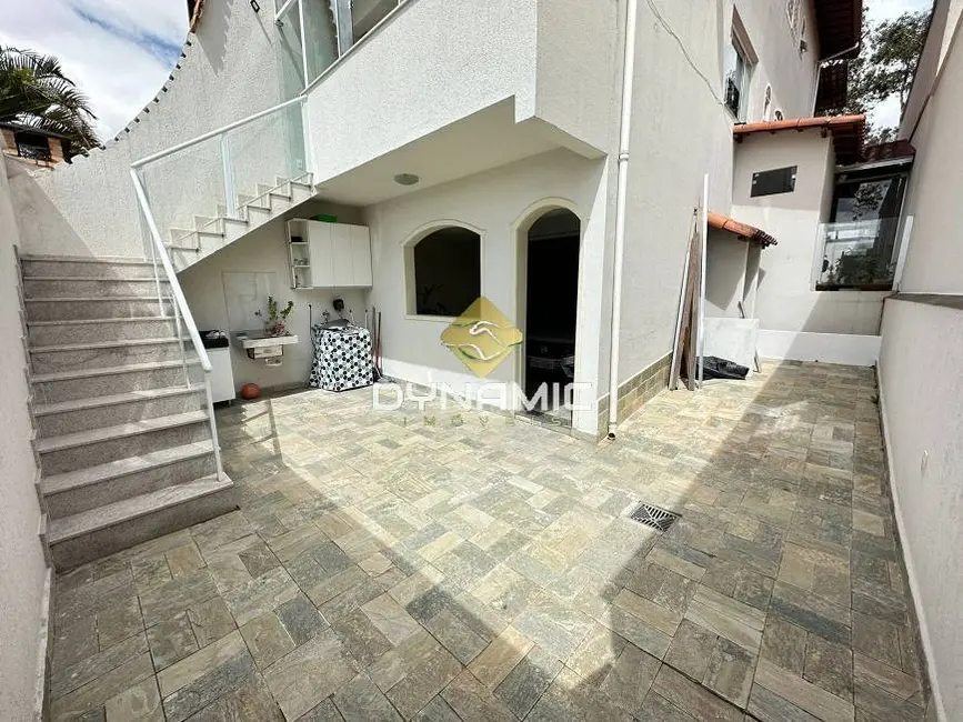 Casa com 3 quartos à venda, 180m2 em Santa Amélia, Belo Horizonte - MG - imagem 3 Foto 3 de Casa com 3 quartos à venda, 180m2 em Santa Amélia, Belo Horizonte - MG