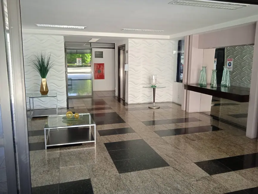 Apartamento com 3 quartos à venda, 133m2 em Ponta Verde, Maceio - AL - imagem 4 Foto 4 de Apartamento com 3 quartos à venda, 133m2 em Ponta Verde, Maceio - AL