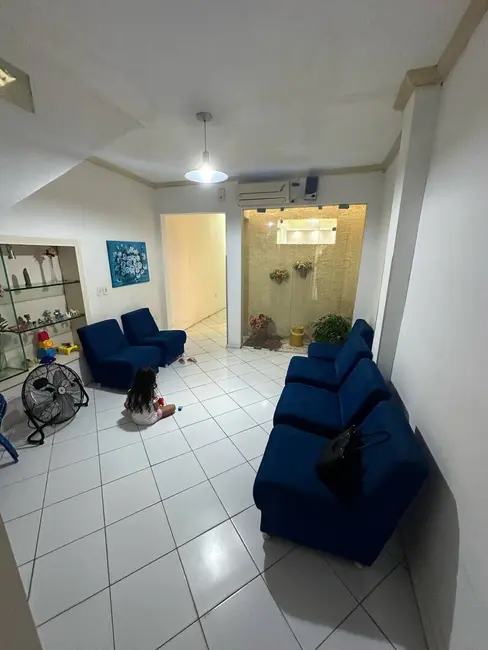 Casa com 6 quartos à venda, 190m2 em Centro, Maceio - AL - imagem 3 Foto 3 de Casa com 6 quartos à venda, 190m2 em Centro, Maceio - AL