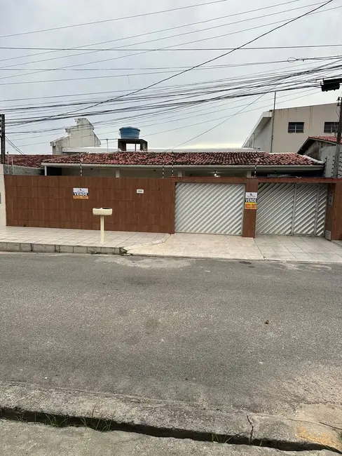 Foto 1 de Casa com 3 quartos à venda, 250m2 em Feitosa, Maceio - AL