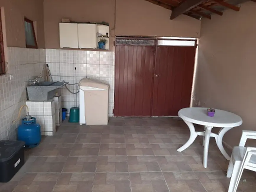Foto 2 de Casa com 2 quartos à venda, 150m2 em Vila Menino Jesus, Cacapava - SP