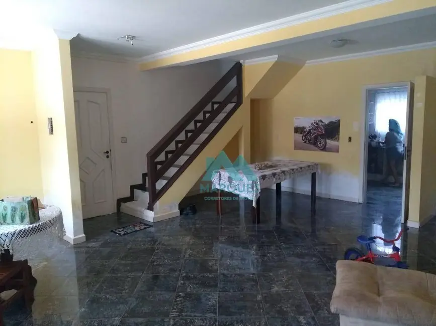 Foto 2 de Sobrado com 4 quartos à venda, 300m2 em Vila Resende, Cacapava - SP