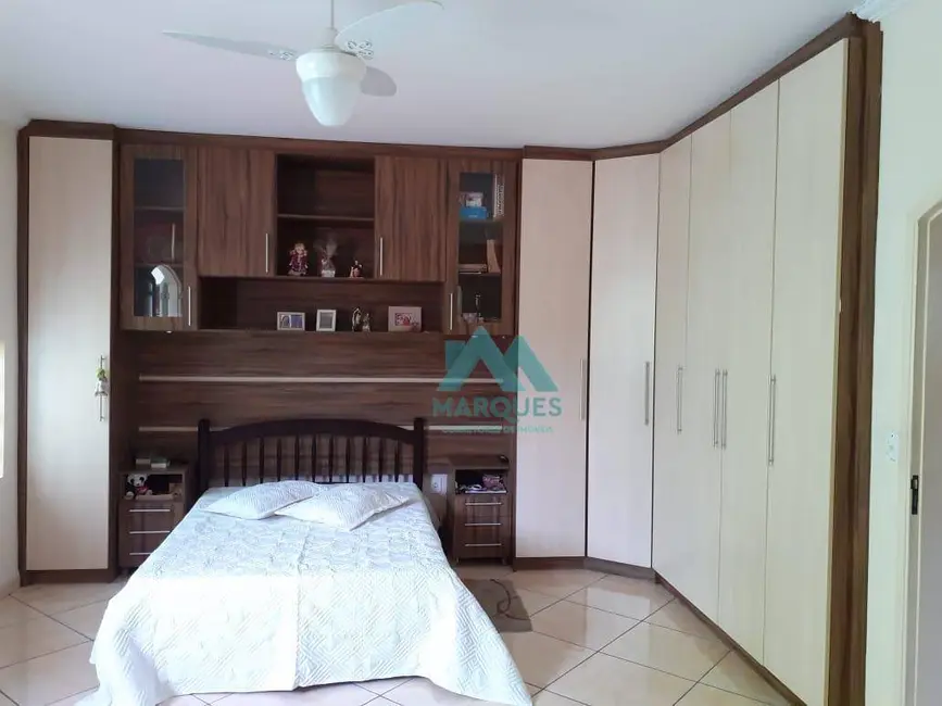Foto 2 de Sobrado com 5 quartos à venda, 207m2 em Borda da Mata, Cacapava - SP