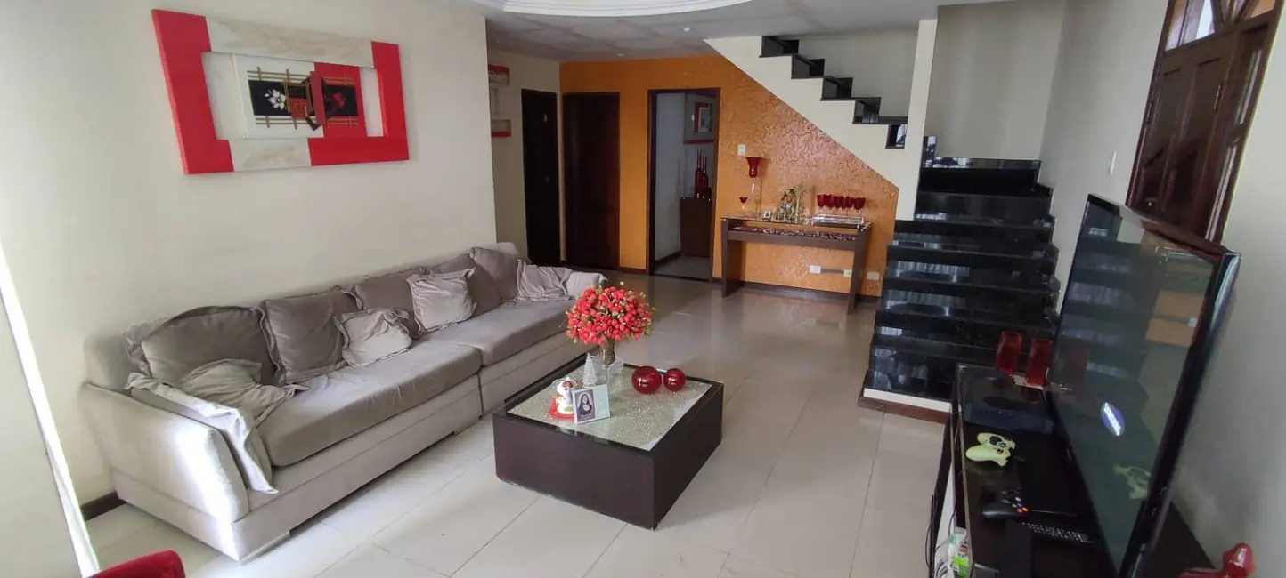 Foto 2 de Casa com 4 quartos à venda, 300m2 em Jardim Cruzeiro, Feira De Santana - BA