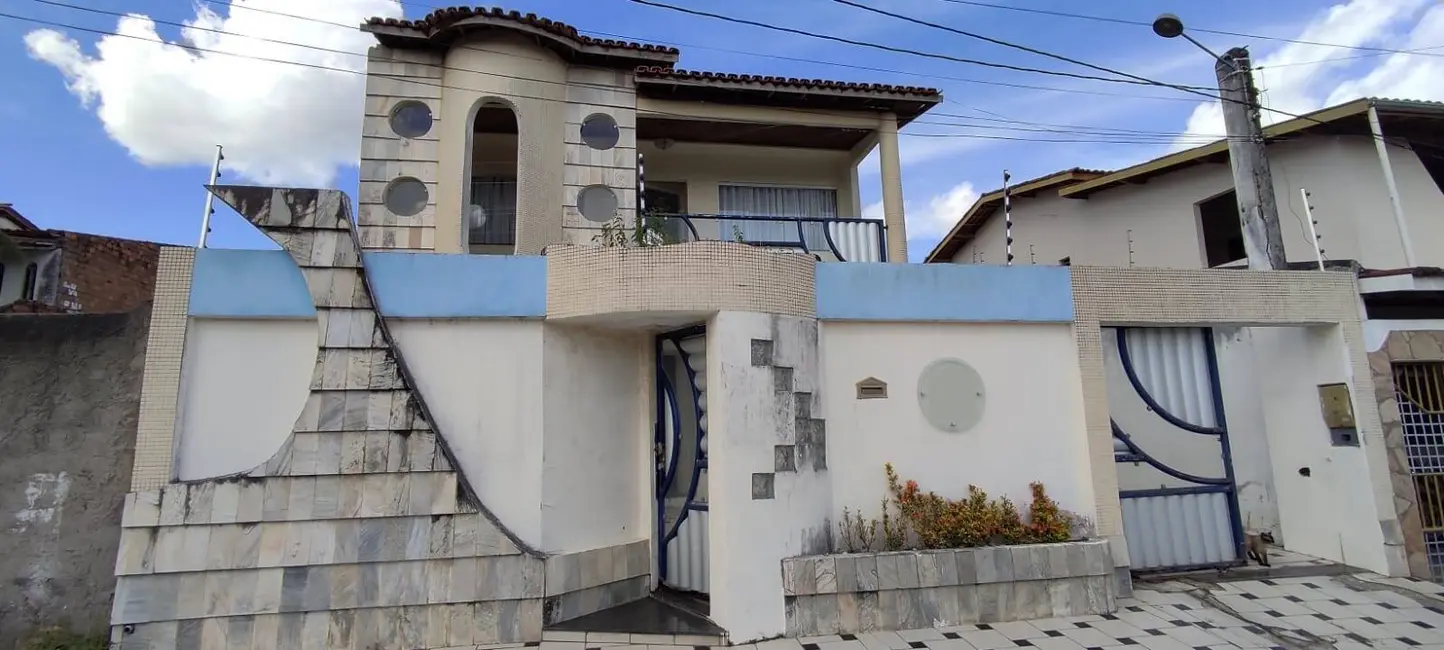 Foto 1 de Casa com 4 quartos à venda, 300m2 em Jardim Cruzeiro, Feira De Santana - BA