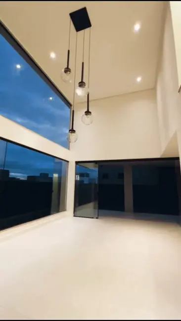 Casa com 4 quartos à venda, 274m2 em Papagaio, Feira De Santana - BA - imagem 3 Foto 3 de Casa com 4 quartos à venda, 274m2 em Papagaio, Feira De Santana - BA