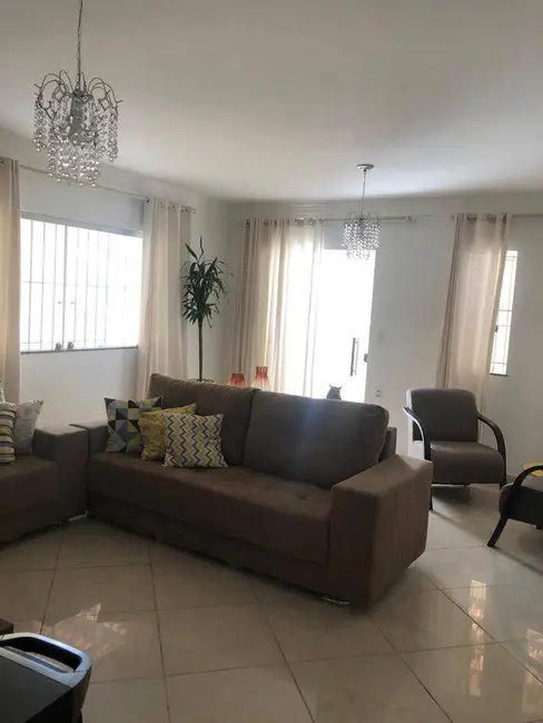 Casa com 3 quartos à venda, 200m2 em Papagaio, Feira De Santana - BA - imagem 7 Foto 7 de Casa com 3 quartos à venda, 200m2 em Papagaio, Feira De Santana - BA
