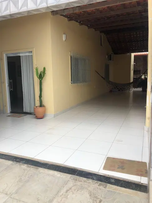 Casa com 3 quartos à venda, 200m2 em Papagaio, Feira De Santana - BA - imagem 4 Foto 4 de Casa com 3 quartos à venda, 200m2 em Papagaio, Feira De Santana - BA