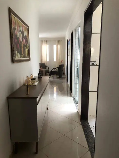 Casa com 3 quartos à venda, 200m2 em Papagaio, Feira De Santana - BA - imagem 8 Foto 8 de Casa com 3 quartos à venda, 200m2 em Papagaio, Feira De Santana - BA