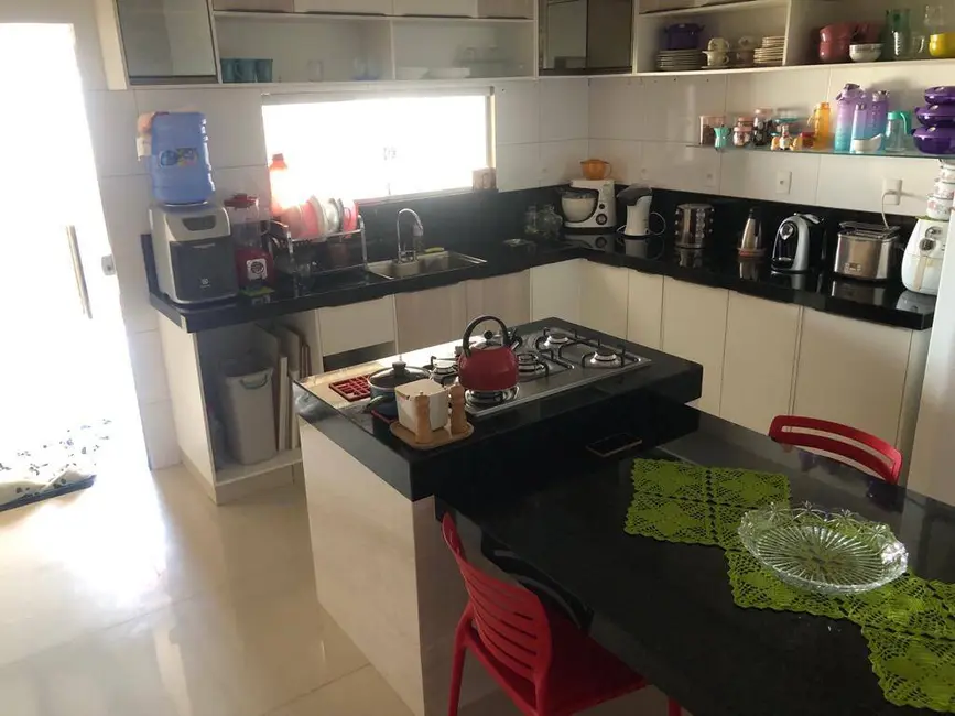 Casa com 4 quartos à venda, 180m2 em Mangabeira, Feira De Santana - BA - imagem 7 Foto 7 de Casa com 4 quartos à venda, 180m2 em Mangabeira, Feira De Santana - BA