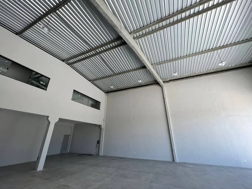 Armazém / Galpão para alugar, 52m2 em São João, Feira De Santana - BA - imagem 4 Foto 4 de Armazém / Galpão para alugar, 52m2 em São João, Feira De Santana - BA